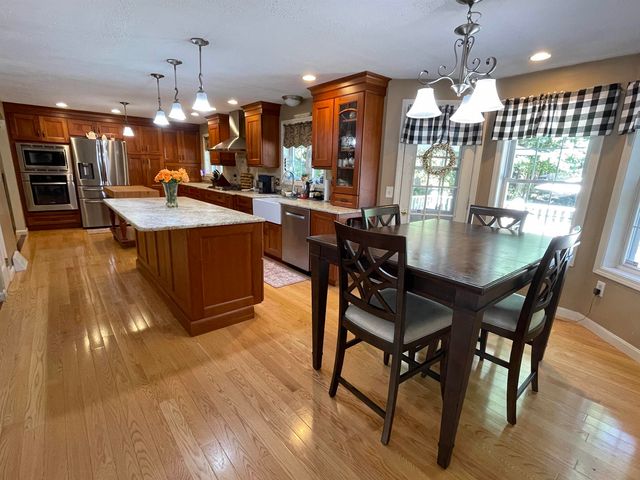 9 Hampstead Road, Merrimack, NH 03054