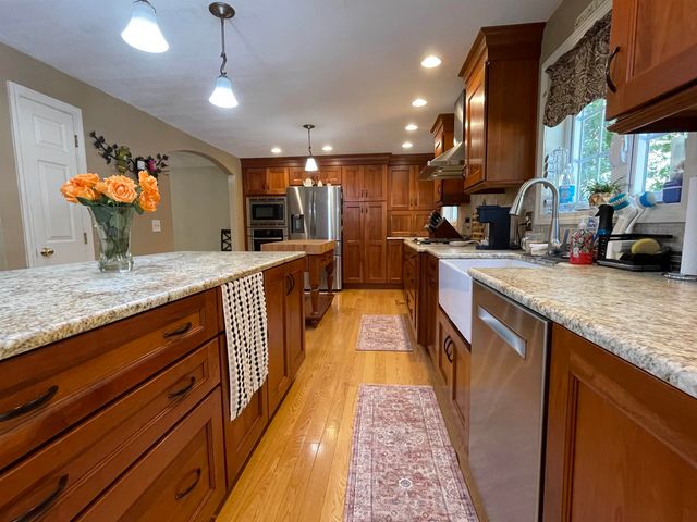 9 Hampstead Road, Merrimack, NH 03054