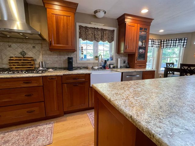 9 Hampstead Road, Merrimack, NH 03054