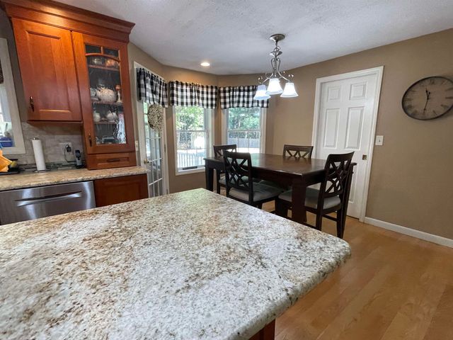 9 Hampstead Road, Merrimack, NH 03054