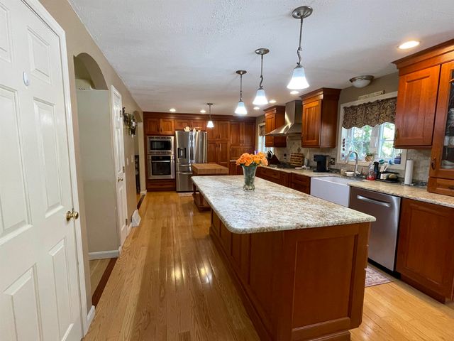 9 Hampstead Road, Merrimack, NH 03054