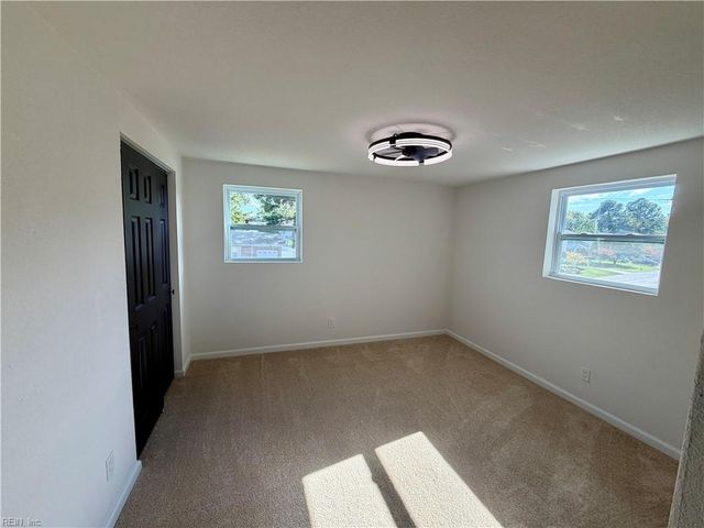 325 Busher Rd, Virginia Beach, VA 23462