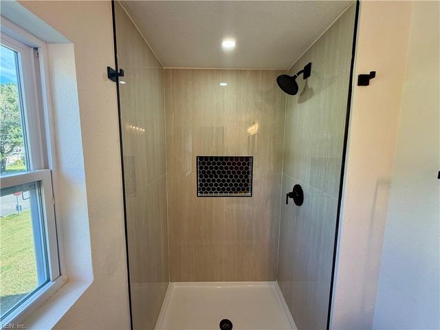 325 Busher Rd, Virginia Beach, VA 23462