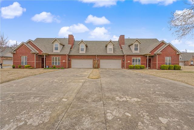 4176 N Meadow View Drive, Fayetteville, AR 72703