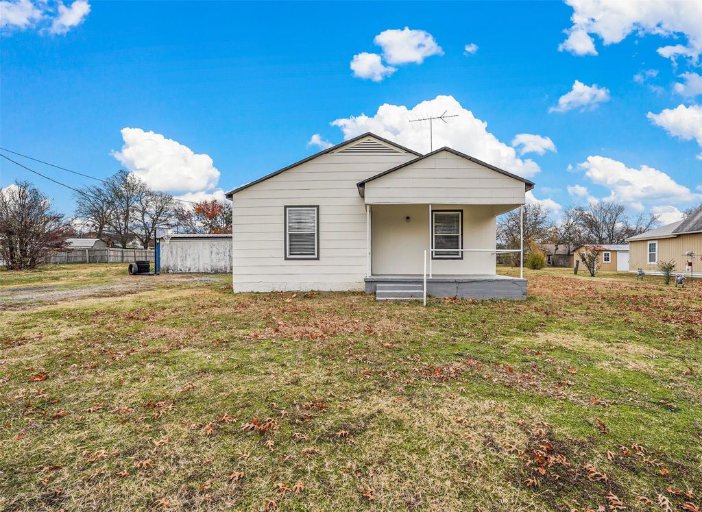 407 N Carter, Howe, TX 75459