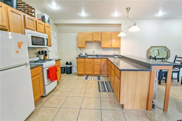 226 S Pacific Ave 3, Friendship Park, PA 15224