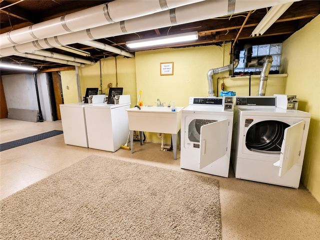 226 S Pacific Ave 3, Friendship Park, PA 15224