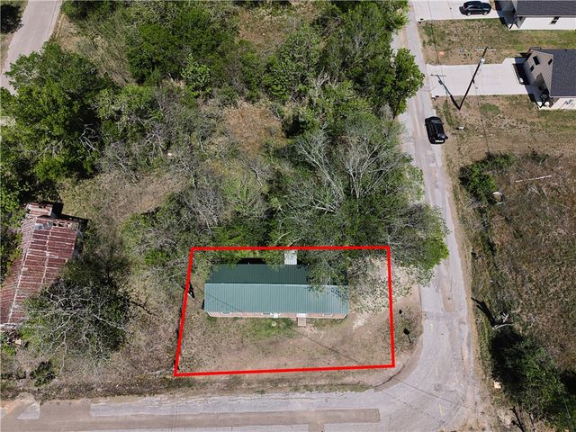 1005 Peach Street, Caldwell, TX 77836