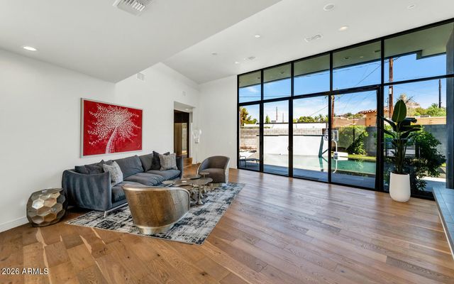 4602 E GLENROSA Avenue, Phoenix, AZ 85018