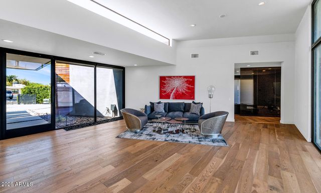 4602 E GLENROSA Avenue, Phoenix, AZ 85018