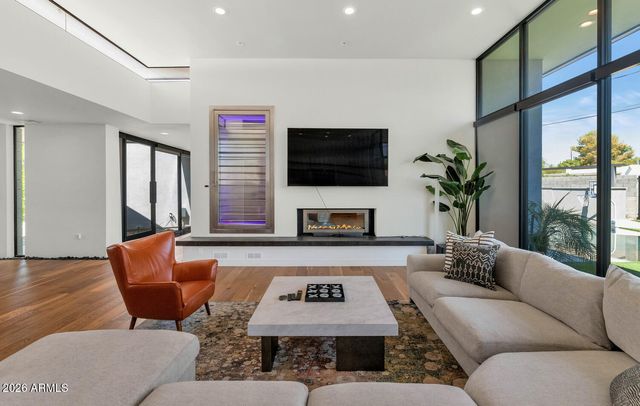 4602 E GLENROSA Avenue, Phoenix, AZ 85018