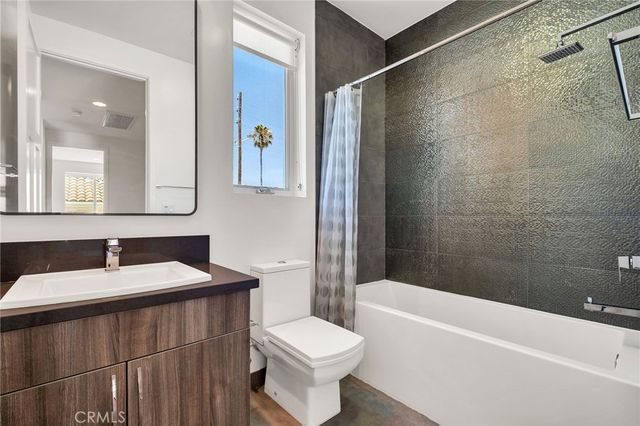1715 Armacost Avenue 2, Los Angeles, CA 90025