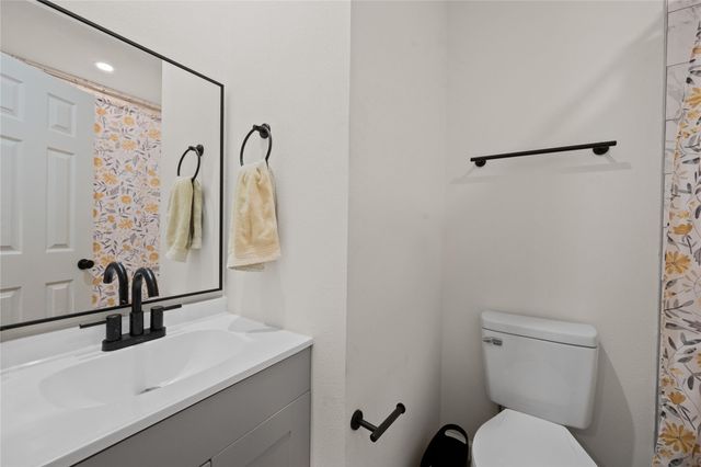 71 White Oak Street, Point Blank, TX 77364