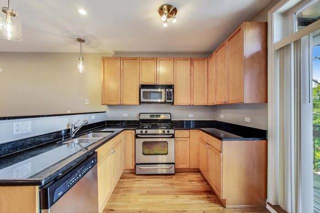 1302 W FILLMORE Street 2, Chicago, IL 60607