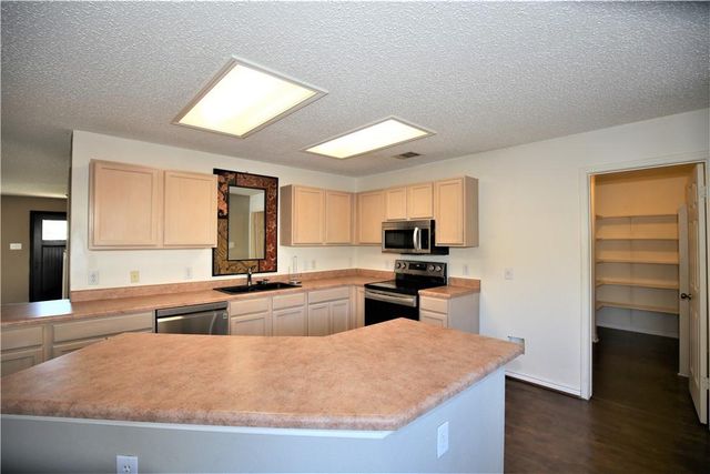 1915 Ruthie RUN, Cedar Park, TX 78613