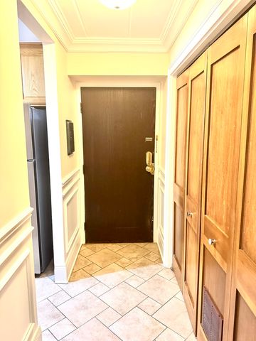 300 S Roselle Road 207, Schaumburg, IL 60193