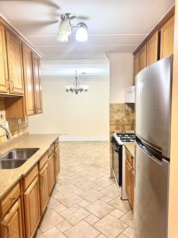 300 S Roselle Road 207, Schaumburg, IL 60193