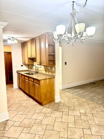 300 S Roselle Road 207, Schaumburg, IL 60193