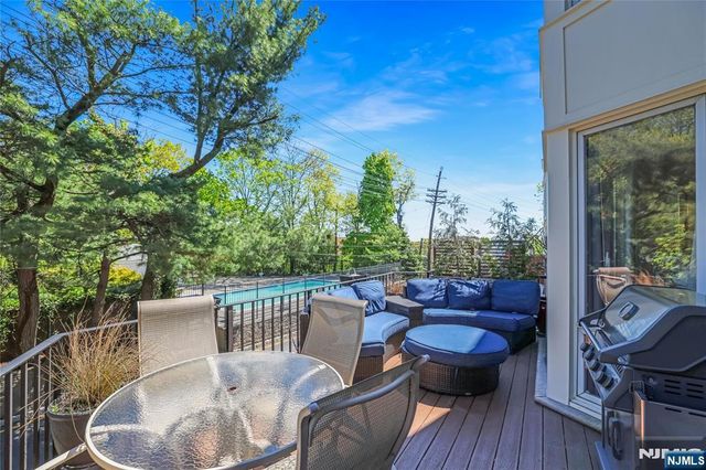 117 Kensington Drive 304, Fort Lee, NJ 07024