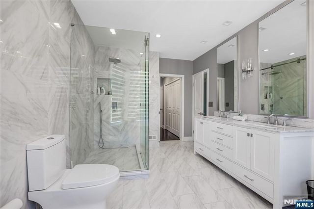 117 Kensington Drive 304, Fort Lee, NJ 07024