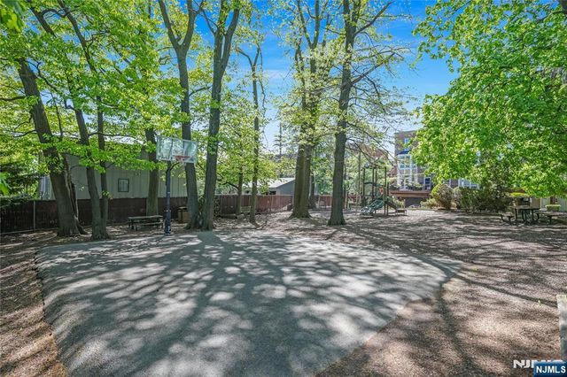 117 Kensington Drive 304, Fort Lee, NJ 07024