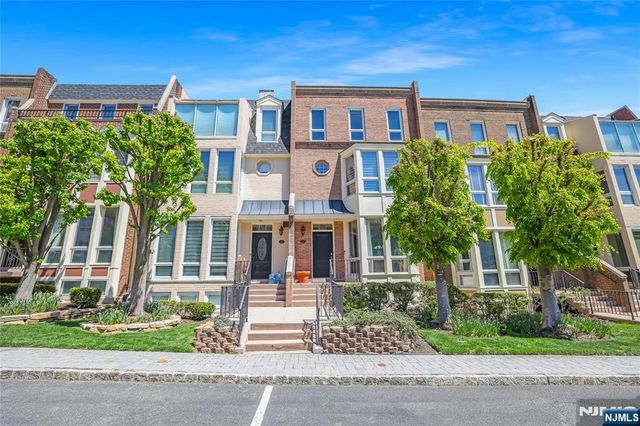 117 Kensington Drive 304, Fort Lee, NJ 07024