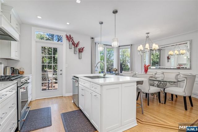 117 Kensington Drive 304, Fort Lee, NJ 07024