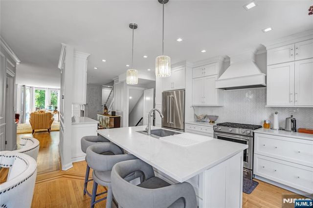 117 Kensington Drive 304, Fort Lee, NJ 07024