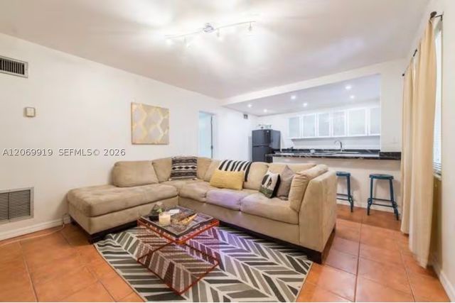 3240 Mary St S202, Coconut Grove, FL 33133