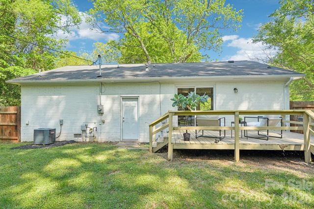 3000 Dunlavin Way, Charlotte, NC 28205