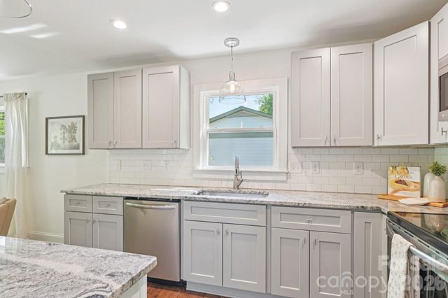 3000 Dunlavin Way, Charlotte, NC 28205