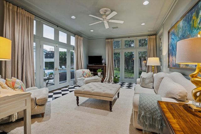 20 Sunset Boulevard, Houston, TX 77005