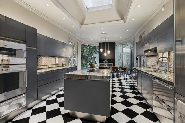 20 Sunset Boulevard, Houston, TX 77005