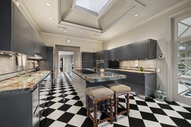 20 Sunset Boulevard, Houston, TX 77005