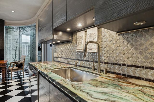 20 Sunset Boulevard, Houston, TX 77005