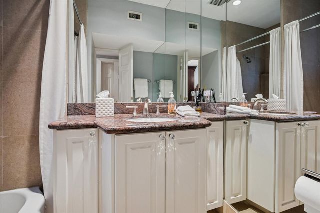 20 Sunset Boulevard, Houston, TX 77005