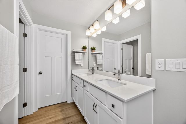 609 NE Hunter Drive, Ankeny, IA 50021