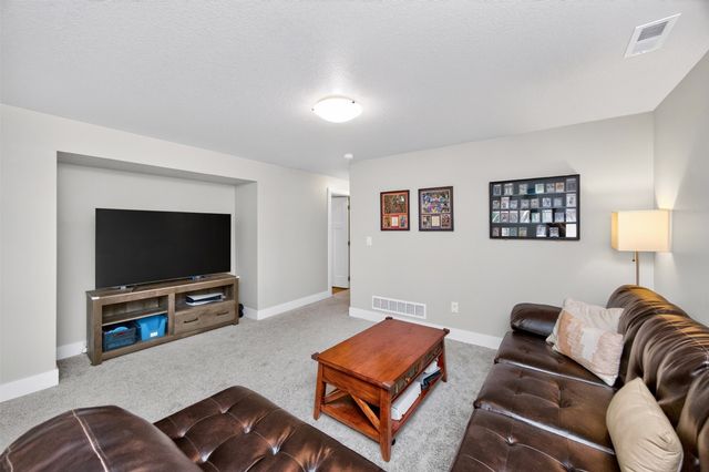 609 NE Hunter Drive, Ankeny, IA 50021