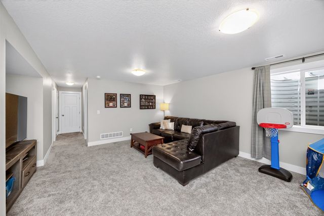 609 NE Hunter Drive, Ankeny, IA 50021