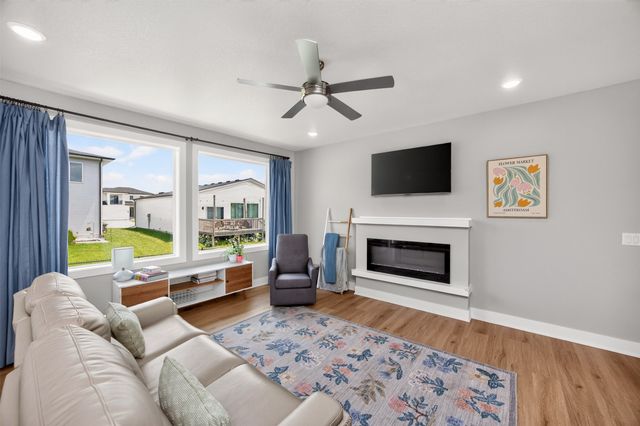 609 NE Hunter Drive, Ankeny, IA 50021