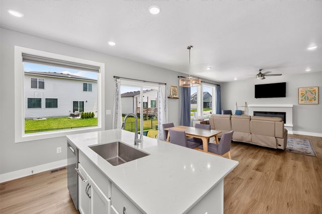 609 NE Hunter Drive, Ankeny, IA 50021