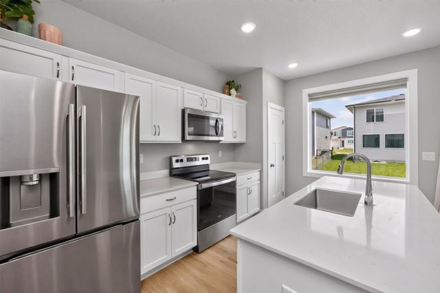 609 NE Hunter Drive, Ankeny, IA 50021