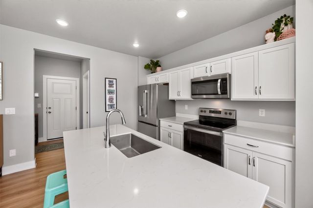 609 NE Hunter Drive, Ankeny, IA 50021
