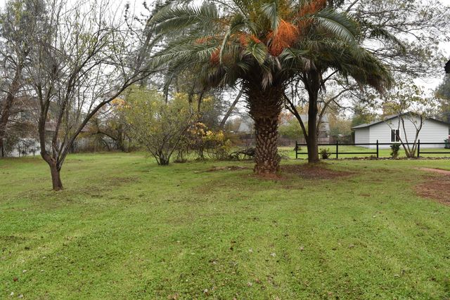 16294 Hawthorne Avenue, Anderson, CA 96007