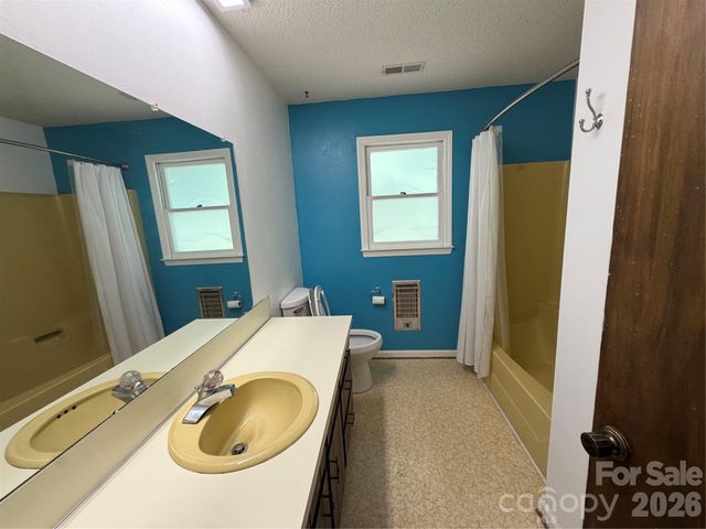 135 Supreme Court 14, Statesville, NC 28677