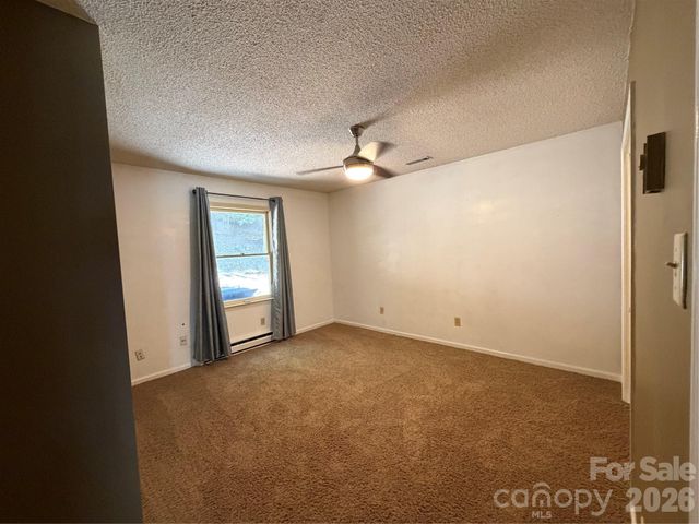 135 Supreme Court 14, Statesville, NC 28677