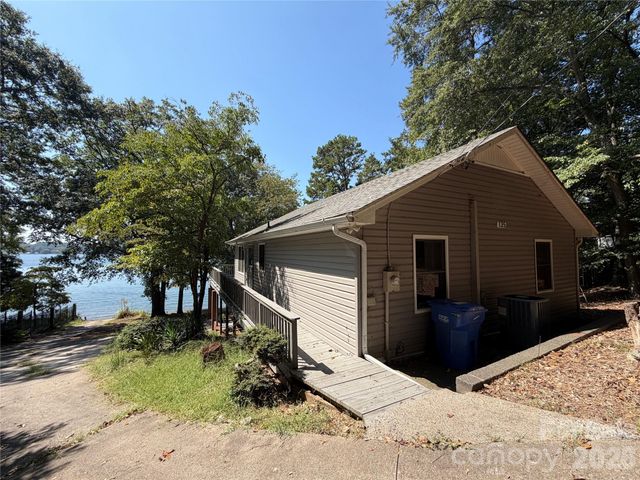 135 Supreme Court 14, Statesville, NC 28677