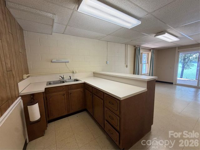 135 Supreme Court 14, Statesville, NC 28677