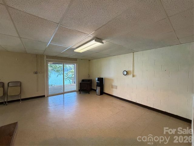 135 Supreme Court 14, Statesville, NC 28677