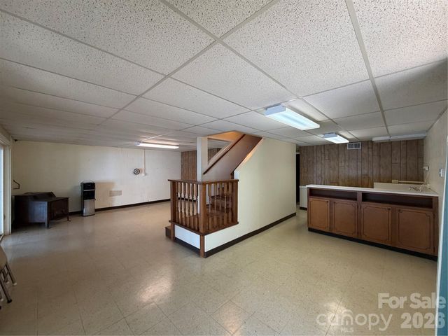 135 Supreme Court 14, Statesville, NC 28677